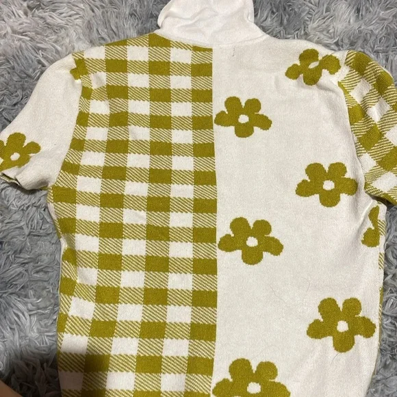 Forever 21, flannel and floral green shirt - Picture 2 of 3